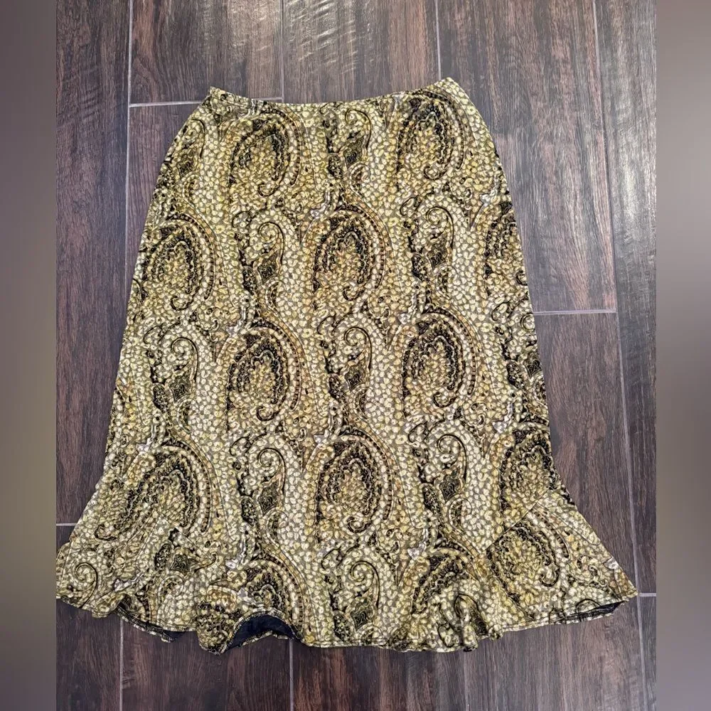 French Laundry lightweight knit paisley skirt with flutter hem sz L